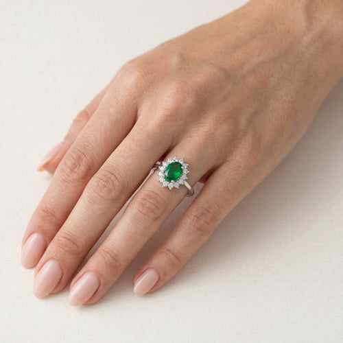 Sterlingsilber-Halo-Ring mit Smaragd