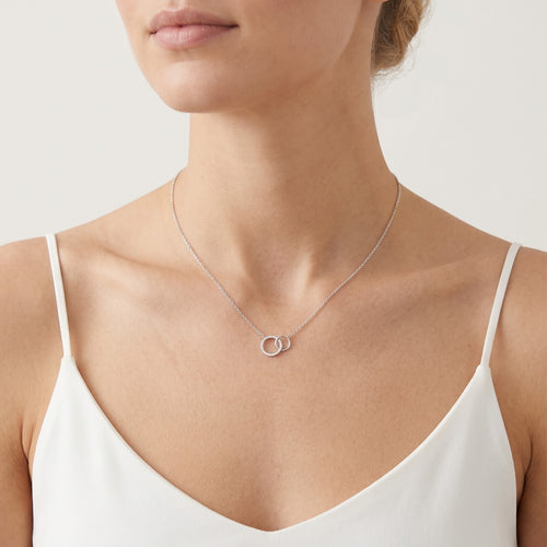 Halskette mit zwei Kreisen aus Sterlingsilber