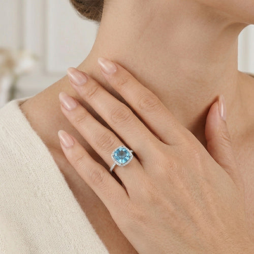 Eleganter Weißgoldring mit Diamant und Blauem Topas