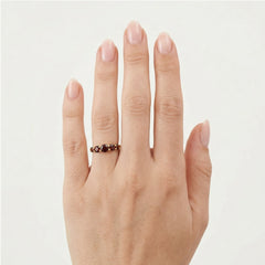 Stilvoller Gelbgold-Ring mit Granaten