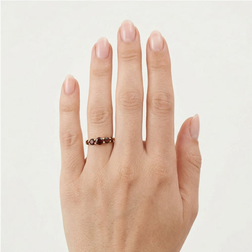 Stilvoller Gelbgold-Ring mit Granaten
