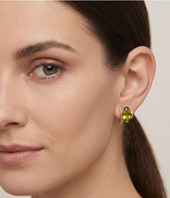 Elegantes pendientes de oro de 14 quilates con moldavita