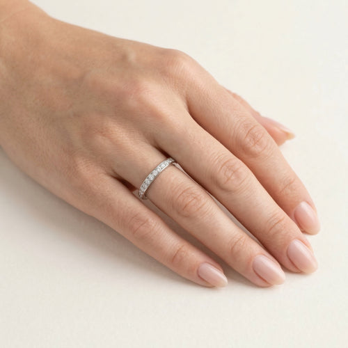 Einreihiger Diamantring aus Weißgold
