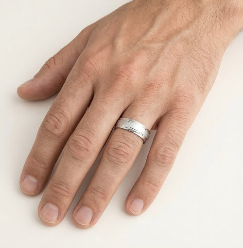 Eleganter Weißgold-Ehering mit kontrastierendem Finish