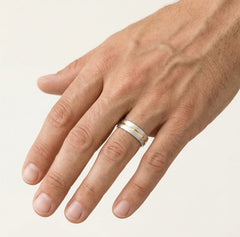 ehering-aus-mattem-weißgold