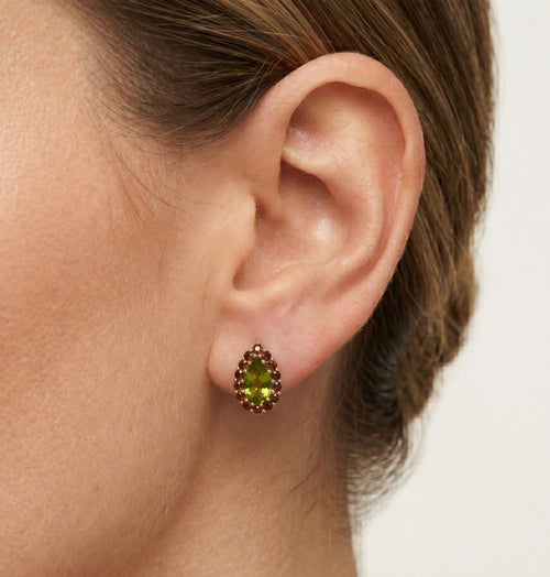 Verzaubernde Gelassenheit: Eleganter Moldavit in Tropfenform