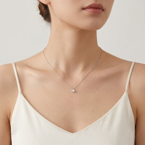 Gold-Halskette mit einem Diamanten