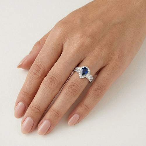 Anillo sofisticado de oro blanco con piedra preciosa