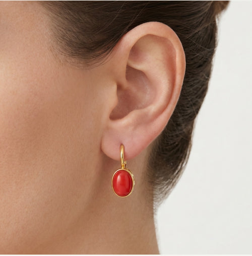 Pendiente de oro amarillo con coral rojo