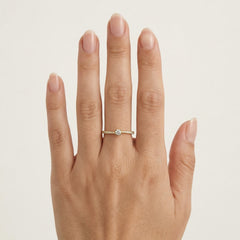 Anillo elegante de diamante para mujer