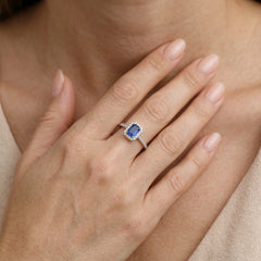 Royal white gold diamond ring with sapphire