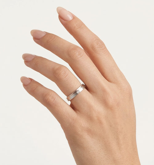 Ehering aus Weiß- und Roségold im quadratischen Design