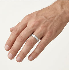 White gold wedding ring with round cut stone