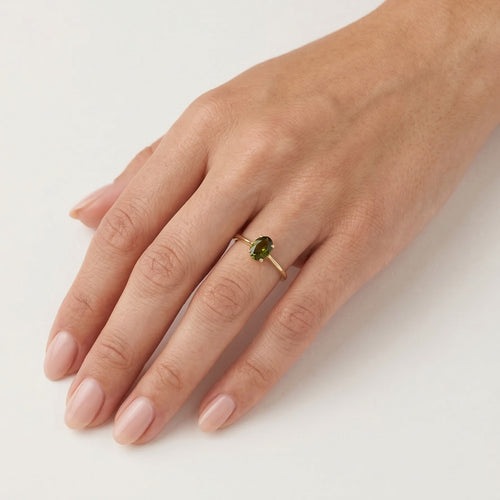 Eleganter ovaler Moldavit-Goldring