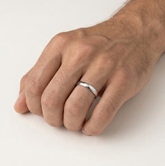 Anillos de boda simples finos de oro blanco