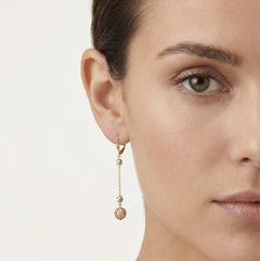 Three-colour gold dangle earrings with beads