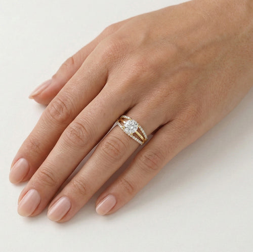 Zlatý prsten se třemi liniemi