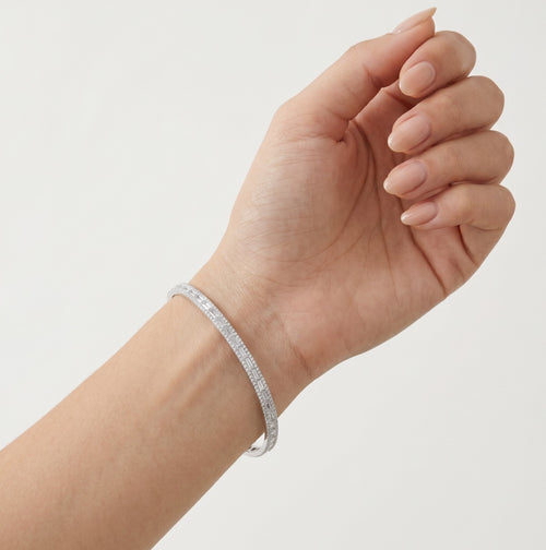 Armreif aus Silber mit rundem und smaragdgeschliffenem Zirkonia