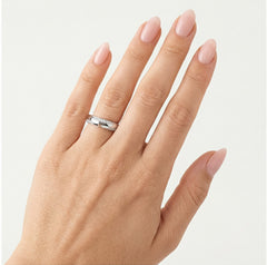 Široký stylový snubní prsten z bílého zlata