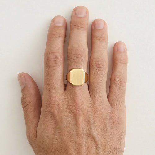 Hochglanzpolierter Ring aus Gelbgold