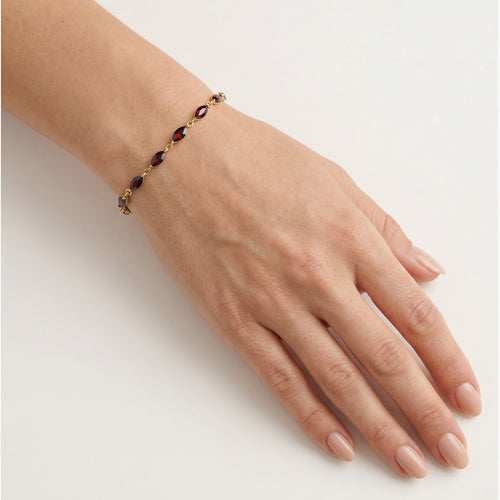 Einfaches Armband mit Granat im Marquiseschliff
