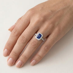 White gold with Sapphire and Diamonds