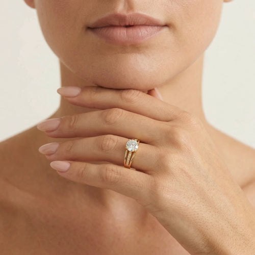 Bague en or jaune avec zircon cubique lumineux