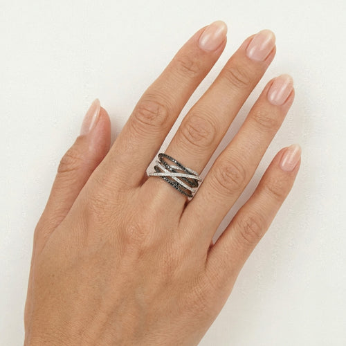 Eleganter Weißgold-Damenring mit weißen und schwarzen Diamanten
