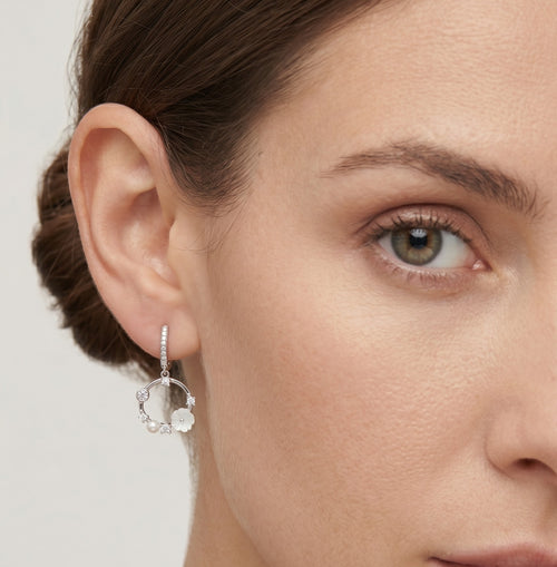 Boucles d’oreilles pendantes en argent sterling avec perles rondes et en forme de fleur
