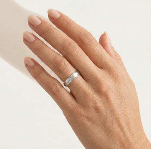 Anillo de boda redondo con acabado mate