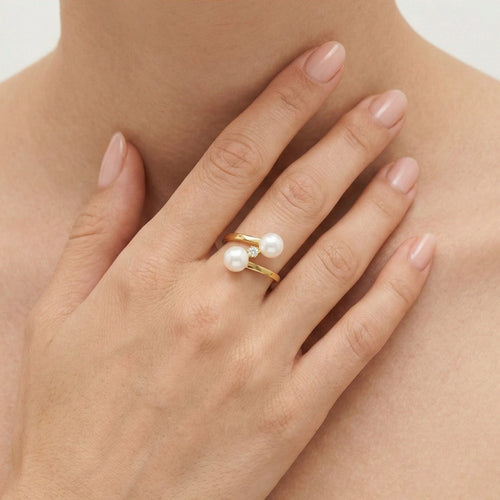 Kroucený zlatý prsten s dvojitou perlou