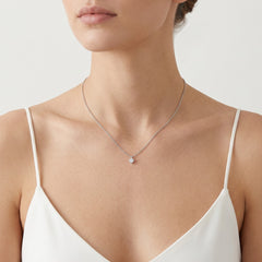 Single delicat diamond necklace