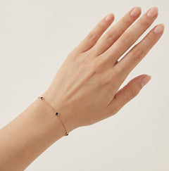 Bracelet en argent plaqué or avec onyx.