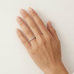 Glamorous gold ring with diamonds