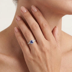 Prsten s tanzanitem a diamanty