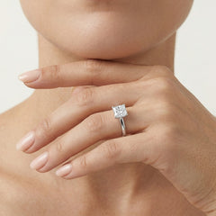 Prsten z bílého zlata se čtvercovým zirkonem