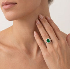 Bague halo en argent avec émeraude synthétique carrée
