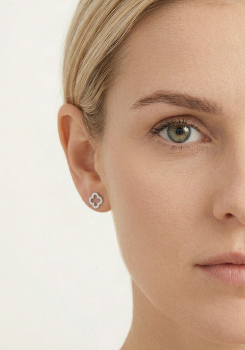 Pendientes de botón con trébol de plata de ley y circonita
