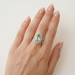 Anillo halo de plata con amatista verde y circonitas cúbicas