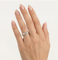 Anillo de boda clásico de platino con o sin piedras.