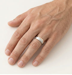 Anillo de boda grueso en oro blanco y rosa