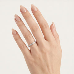 Snubní prsten z bílého zlata s kameny