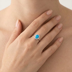 Anillo de ópalo azul en forma de pera
