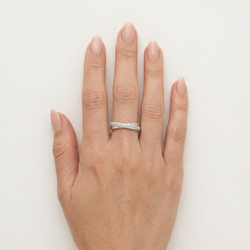 Schicker Damenring aus Silber im X-Design
