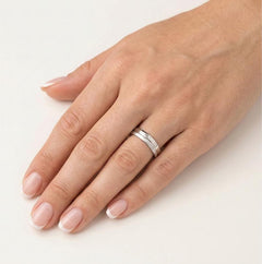 Napůl matný napůl leštěný snubní prsten