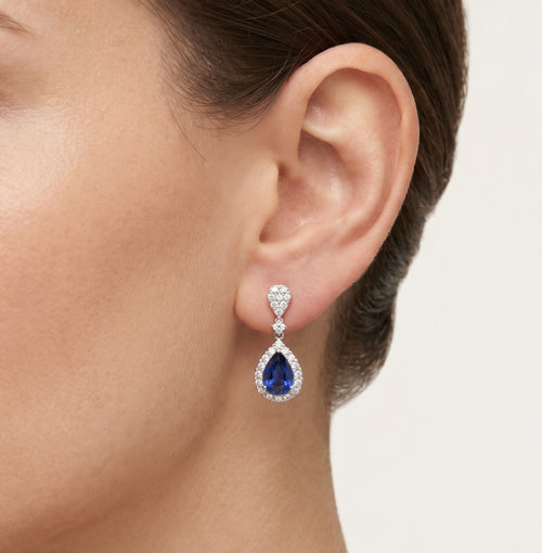 Elegantní náušnice s diamanty a safíry z bílého zlata