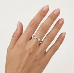 Krásný nedokončený stříbrný prsten s kubickými zirkony