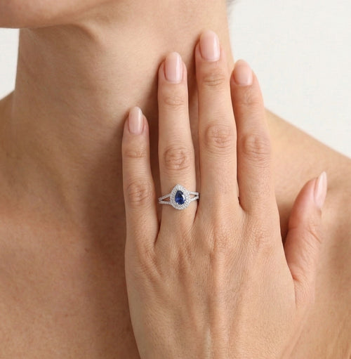 Prsten s hruškovitým safírem a diamanty