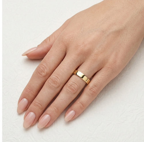 Anillo de boda de oro amarillo pulido alto
