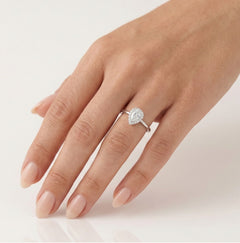 Prsten s kamenem ve tvaru slzy